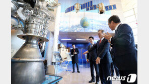 文대통령 “누리호 본발사 때 직접 참관하고 싶다”