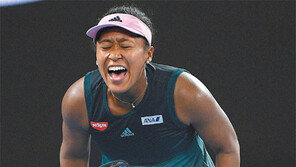 ‘태풍 서브’ 오사카, 테니스 여왕까지?