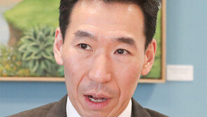 “호주선 총리도 車뒷좌석 안 탑니다”