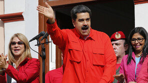 트럼프 “과이도 베네수엘라 대통령 인정”… 마두로 “美와 단교”