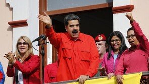 마두로, 미국주재 외교관 철수 지시…대사관 폐쇄