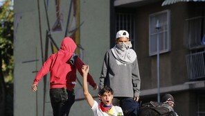 베네수엘라 ‘마두로 대통령 퇴진’ 시위 격화…사망자 26명