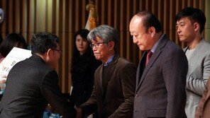 광화문광장 설계자 “이순신상 이전-촛불문양 포기”