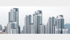 연봉 한푼도 안쓰고 13.4년 모아야 한 채… “올해 가격 조정 불가피”