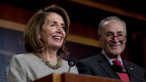 펠로시 “셧다운 해소 합의가 29일 국정연설 의미 아니야”