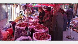 설 차례상 비용, 전통시장 ‘25만4215원’ 대형유통업체 ‘34만9941원’