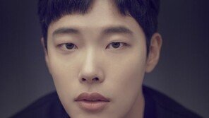 류준열 “밝은데 어둡고 있을 듯 없고, 뺑반 속 내 모습”