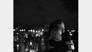 ‘냉전시대’ 가장 차가운 곳에서 가장 뜨거운 사랑이 피었다