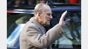 英여왕 남편 필립공 “차 사고로 다친 이들에 사과”