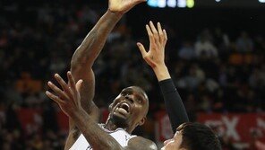 ‘함지훈 결승포’ 현대모비스, SK에 극적 역전승…LG·KCC도 승리