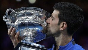 세르비아 조코비치, 나달 3대0으로 완파하고 호주오픈 7번째 우승