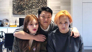 [연예뉴스 HOT5] 현아·이던, 싸이 기획사와 전속계약