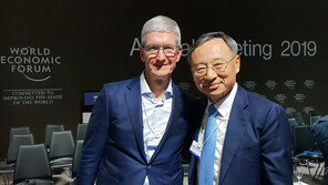 황창규 “5G, 한국이 주도” 역설에… 팀 쿡 “조만간 만나 협력 논의”