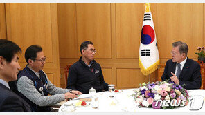 “文대통령, 일정 깜깜” 여의도연구원 주장에…靑 “휴일에 일정 없는게 당연”