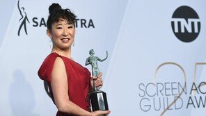 샌드라 오, 미 배우조합 TV 드라마 여우주연상 수상