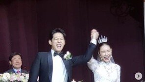 이사강♥론, 결혼 본식 사진 공개…달달 입맞춤