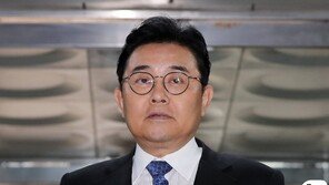 ‘e스포츠 뇌물 의혹’ 전병헌 징역 8년6개월 구형…“먼지털이 수사” 반박