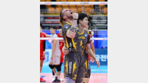 펠리페의 시즌 첫 트리플 크라운, ‘리시브 안정’ KB손해보험 2연승