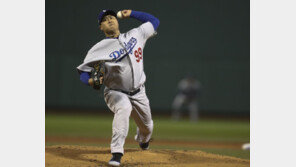 로버츠 감독 “우드 없지만 류현진·유리아스 믿는다”