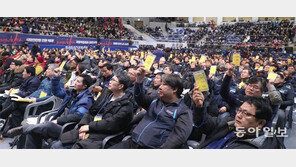 “대화 참여” vs “양보 안돼”… 거리감만 확인한 지도부-강경파