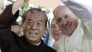 프란치스코 교황과 오웅진 신부 “사랑해요”