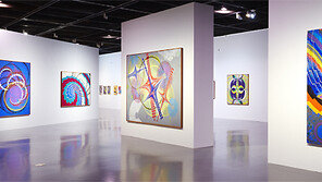 붓대 들고 있다 씩 웃고 떠난 ‘100세 화가’