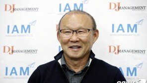 성인대표팀·U-23세 대표팀 갈림길에 선 박항서 감독의 고민