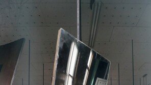 5·18사적지 거울 60장 떼내 작품전…원형훼손·방치 논란