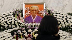 文대통령 “김복동 할머니, 인간 존엄성 되찾는 일 여생 다해”