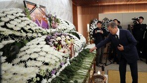 文대통령 “김복동 할머니, 더 사셨으면 평양도 다녀올 텐데…”