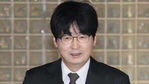 탁현민 “靑 사직서 정식 수리, 거취는 천천히 고민”