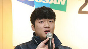 ‘건우야, 대한이 외야수 한대~’ 김태형 경쟁 리더십