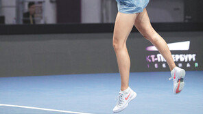 반가워요 샤라포바… 13년 만의 고향 러시아 대회 첫판 승리