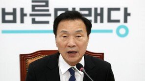 손학규 “文정부, 포퓰리즘 못 벗어나면 내리막길”