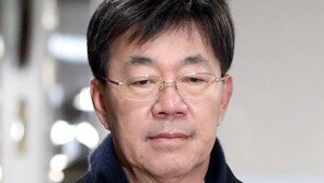 ‘돈봉투 만찬 명예회복’ 이영렬 전 검사장, 사표 수리