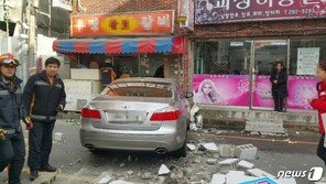 “가속페달을 브레이크로 착각”… 승용차 갈비집 돌진