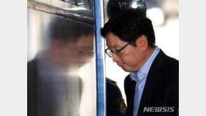 이준석, 김경수 법정구속에 “‘불법 선거로 탄생한 대통령’ 칭호 선사 가능” 