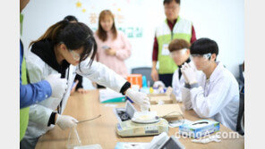 유한양행, 방학 맞아 ‘과학체험교실’ 개최…연구원 강사로 투입