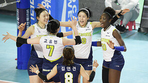 ‘신인 시즌 최고득점’ 현대건설 정지윤, 도로공사 봄 배구 꿈 깨다!