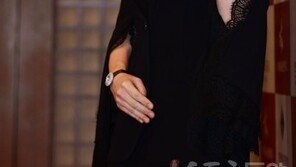 [연예현장.jpg] 김혜수 ‘올해의 영화상’ 심사위원상