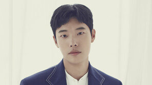 [인터뷰] ‘뺑반’ 류준열 “축구하러 갈 때 탔던 스포츠카 이제야 밝힙니다, 소품이라고”