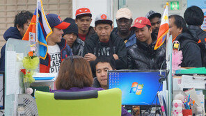 외국인들 “고충 해결 도우미 든든해요”