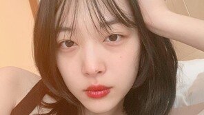 설리, 자다 깬 모습도 매력적…내추럴 미모 발산