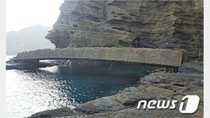 ‘흉물’ 제주 용머리해안 다리 새단장…‘혈세낭비’ 논란은 남아