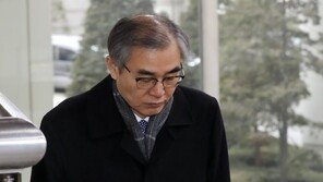 ‘공정위 불법취업’ 정재찬 전 위원장, 1심 집행유예