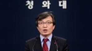 문 대통령, 비서관 3명 인사…조성재 고용·오종식 연설·신상엽 제도개혁