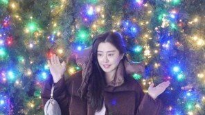 ‘천녀유혼’ 왕조현, 52세 생일에도 ‘동안 미모’