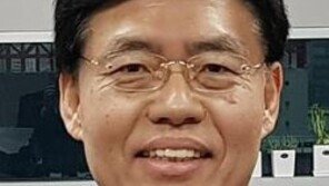 최교일 “스트립바 안 갔다…합법적인 술집 방문”