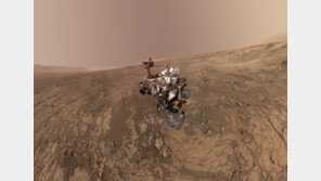 탐사로봇 큐리오시티 “화성 암석 예상보다 다공질”