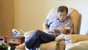 文대통령, 주말 부터 설 연휴…靑 “가족과 함께 보낼 예정”